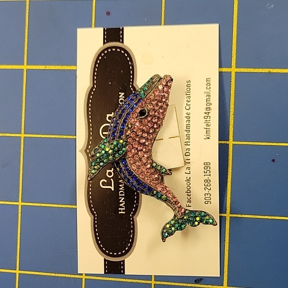 Whale Fish 2" Pin Colorful Rhinestone Brooch Beach Sea - Picture 1 of 4